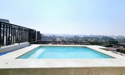 Cobertura à Venda na Vila Nova Conceição - 420 m², 4 suítes, 5 vagas, recém reformada