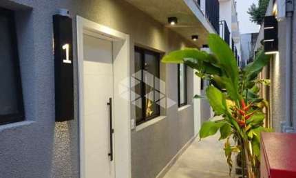 Casa à venda com 2 suítes em condomínio fechado na Aclimação