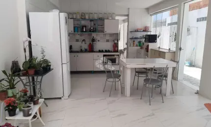 Casa /sobrado de 3 dormitórios, 1 suíte ,  piscina no bairro Azenha