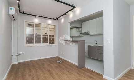 1 dormitório com 2 pátios, todo modernizado,  entre Getulio e Mucio