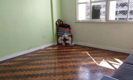 Apartamento dois dormitórios com dependencia de empregada.
