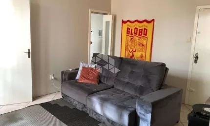 Apartamento térreo com churrasqueira . próximo ao hospital de Clinicas em Porto Alegre.