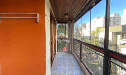 Apartamento de dois dormitórios ampla sacada churrasqueira e vaga de garagem