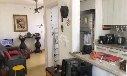 Apartamento 2 dormitórios com garagem e elevador, 57m² área privativa  no bairro Menino Deus.