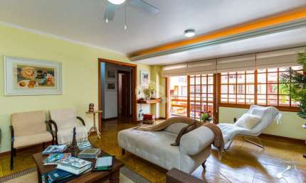 CASA EM CONDOMÍNIO COM 3 DORM/QUARTOS NO MENINO DEUS