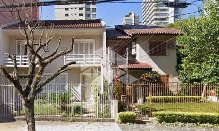 Casa no bairro petrópolis com 2 dormitórios, patio e edicula