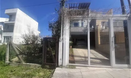 Casa com 3 quartos à venda na Rua Danton Krás Borges, 53, Guarujá, Porto Alegre