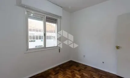 Casa residencial com três dormitórios semi mobiliada na Cavalhada