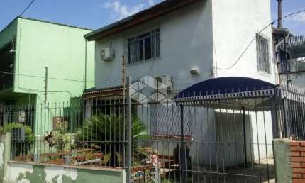 Casa 4 dormitórios, 01 banheiro, 2 suítes, garagem p/ 3 veículos, 500m PUC.