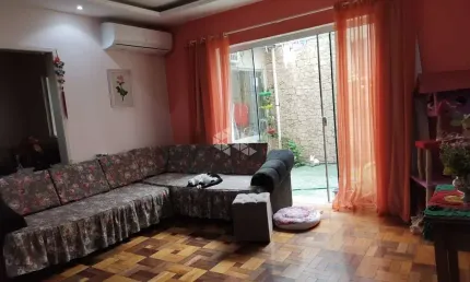 Excelente apartamento térreo três dormitórios, com pátio no menino deus