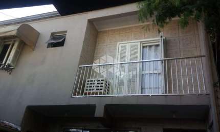 Casa 5 dormitórios,  134m2, 30m da Av. Bento Gonçalves/Partenon.