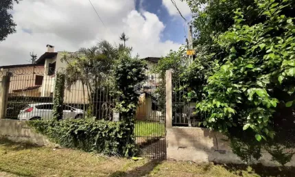 Casa com 3 dormitorios + 1 Apartamento e Vaga para ate 5 veiculos