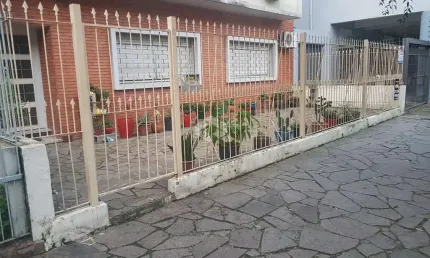 Apartamento 3 dormitórios, dois banheiros no bairro menino deus