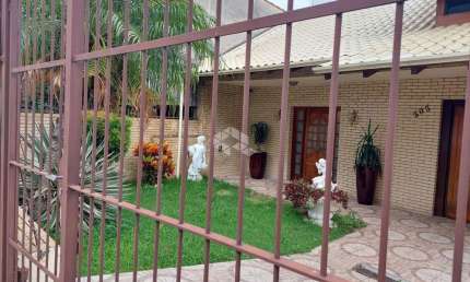 Excelente casa de 3 dormit. com suíte no bairro Glória