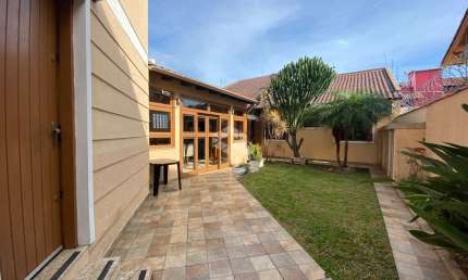 Casa de 4 dorm no bairro Santa Fé, zona norte de Porto Alegre