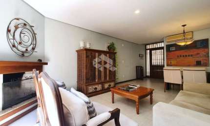 Casa em condominio de 3 dormitórios, sendo 1 suíte e 2 vagas, Tristeza, Porto Alegre.