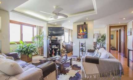 APARTAMENTO COBERTURA COM 3 DORM/QUARTOS E VAGA NO MENINO DEUS