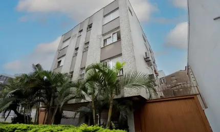 Apartamento com 62 metros privativos, 02 dormitórios, garagem  no Menino Deus 62 m²