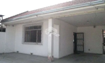 Casa Residencial À Venda com piscina, Tristeza, Porto Alegre.