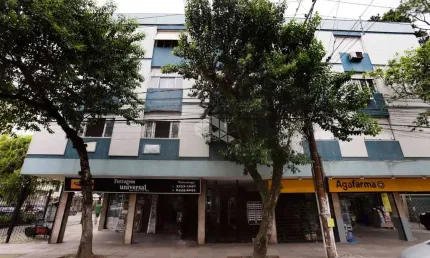 Apartamento de três dormitórios dois banheiro e vaga de garagem fechada