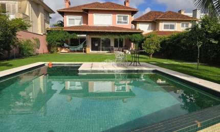 Casa com 4 dormitórios sendo 4 suítes no condomínio Terra Ville, com 341,09 m2