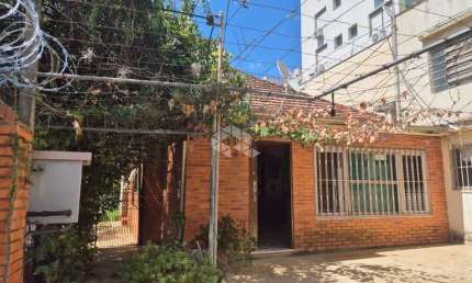 Casa Térrea em Terreno 10 x 30 de Esquina -Passo Dareia