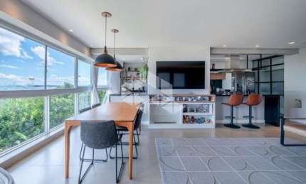 Apartamento Garden à venda com 3 dormitórios, 150m² e 2 vagas no bairro Cristal.