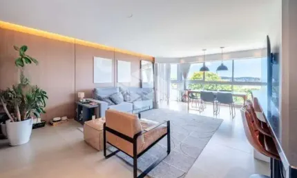 Apartamento Garden à venda com 3 dormitórios, 150m² e 2 vagas no bairro Cristal.
