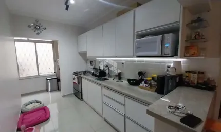 Apartamento de dois dormitórios com sacada no bairro menino  deus