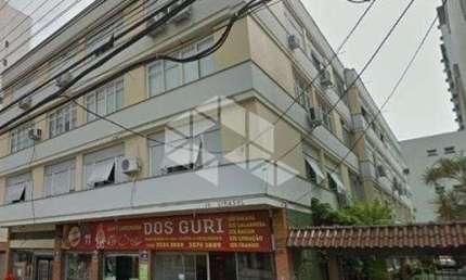 Apartamento 02 dormitórios, com pátio, com 77 m² privativos, térreo, no Menino Deus