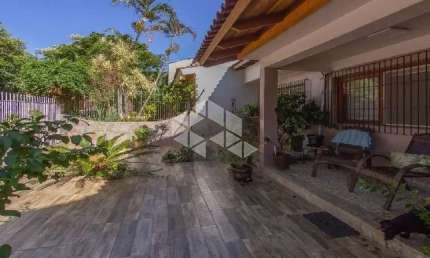 Casa com 131m² ,  3 dormitórios , piscina , 2 vagas