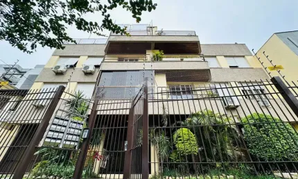 Cobertura mobiliada com 2 dormitórios e terraço com jacuzzi no bairro Petrópolis - 201m² privativos