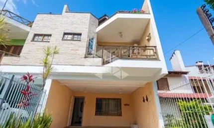 Sobrado semi mobiliado com 3 dormitórios (1 suíte com hidro) - rua tranquila próximo à orla de ipanema
