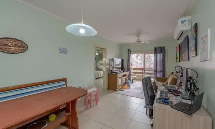 Apartamento a venda 2 dormitórios com dependência e uma vaga/box  de garagem no bairro Cristal.