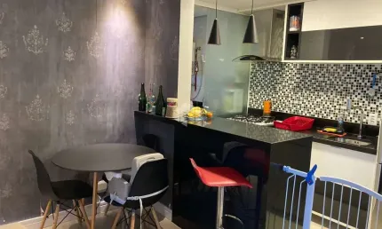 Apartamento 3 dormitórios, semi-mobiliado,  suíte, sacada /churrasqueira, 1 vaga, no  Bairro Cristal