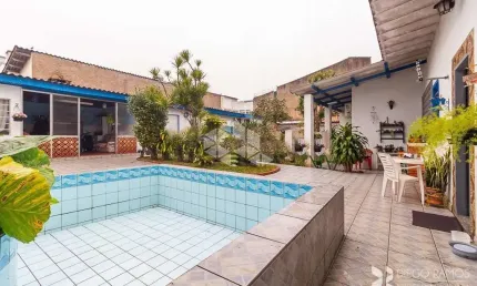 Casa 3 dormitórios com suite e piscina no bairro Cavalhada