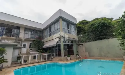 Esplêndida casa/sobrado com 650 m² de área construída.