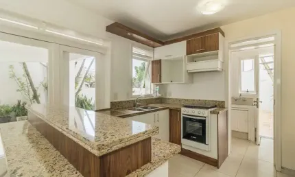 Casa com 4 quartos à venda na Rua Miguel Couto, 890, Menino Deus, Porto Alegre