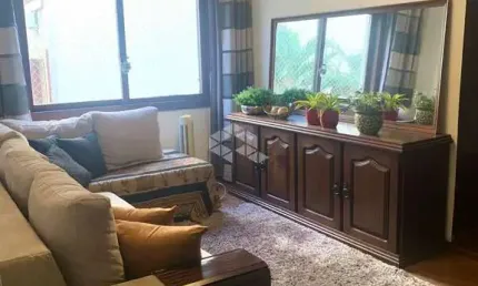 Apartamento 02 dormitórios, desocupado em frente ao zaffari ipiranga
