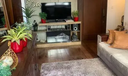 Apartamento 02 dormitórios, desocupado em frente ao Zaffari Ipiranga
