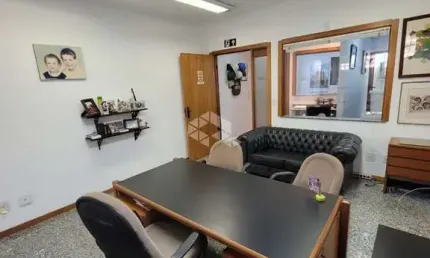 Sala Comercial com 3 estações de trabalho 1 vaga e 92m2 para vender no Bairro Petropolis por R$ 318.000,00
