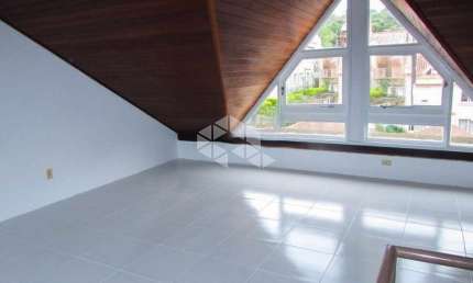 Casa em condomínio com 3 dormitórios, 1 suite e 2 vagas