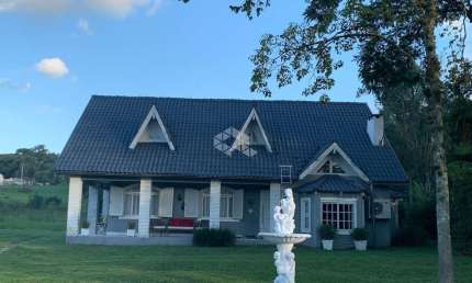 CASA/SÍTIO PASSO DA TAQUARA COM 5 DORMITÓRIOS, 4 BANHEIROS, 2 SUÍTES, VARANDA, ÁREA TOTAL 6052M2 E ÁREA PRIVATIVA 400M2.