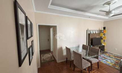 Apartamento 2 Dormitórios em Rua Arborizada no Barirro Rio Branco