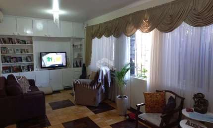 Credito Real Avenida do Forte, vende casa de 03 quartos, 4 vagas de garagem no bairro Jardim Itu em Porto Alegre/RS.