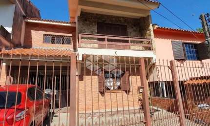 Crédito Real Vende! Casa de 4 Dormitórios, suite  e  2 vagas  de  garagem.
