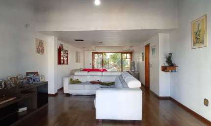 Casa/Sobrado 3 dormitórios, 3 vagas cobertas de garagem no bairro Cristo Redentor em Porto Alegre/RS