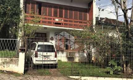 Sobrado com 3 quartos e 1 suíte, 3 vagas com 160m².