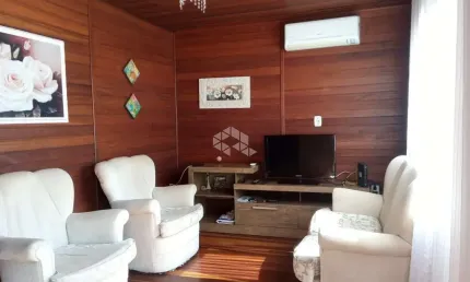 Linda Casa Rústica 3 Dormitórios no Bairro Cavalhada