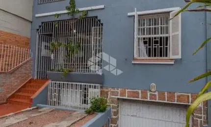 Casa de 300 m2º muito bem localizada! bairro petrópolis.